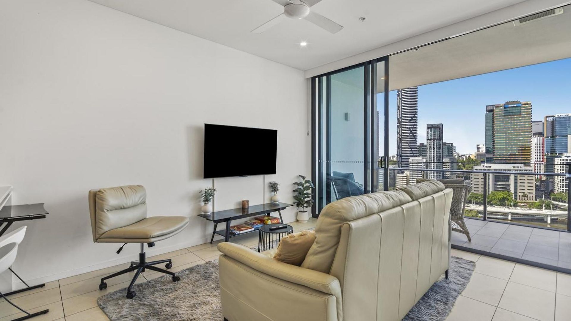 Stylish 2-bed In South