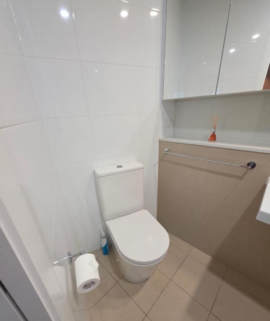 Apartment Upper Skyrise Unit Cbd Pool Gym