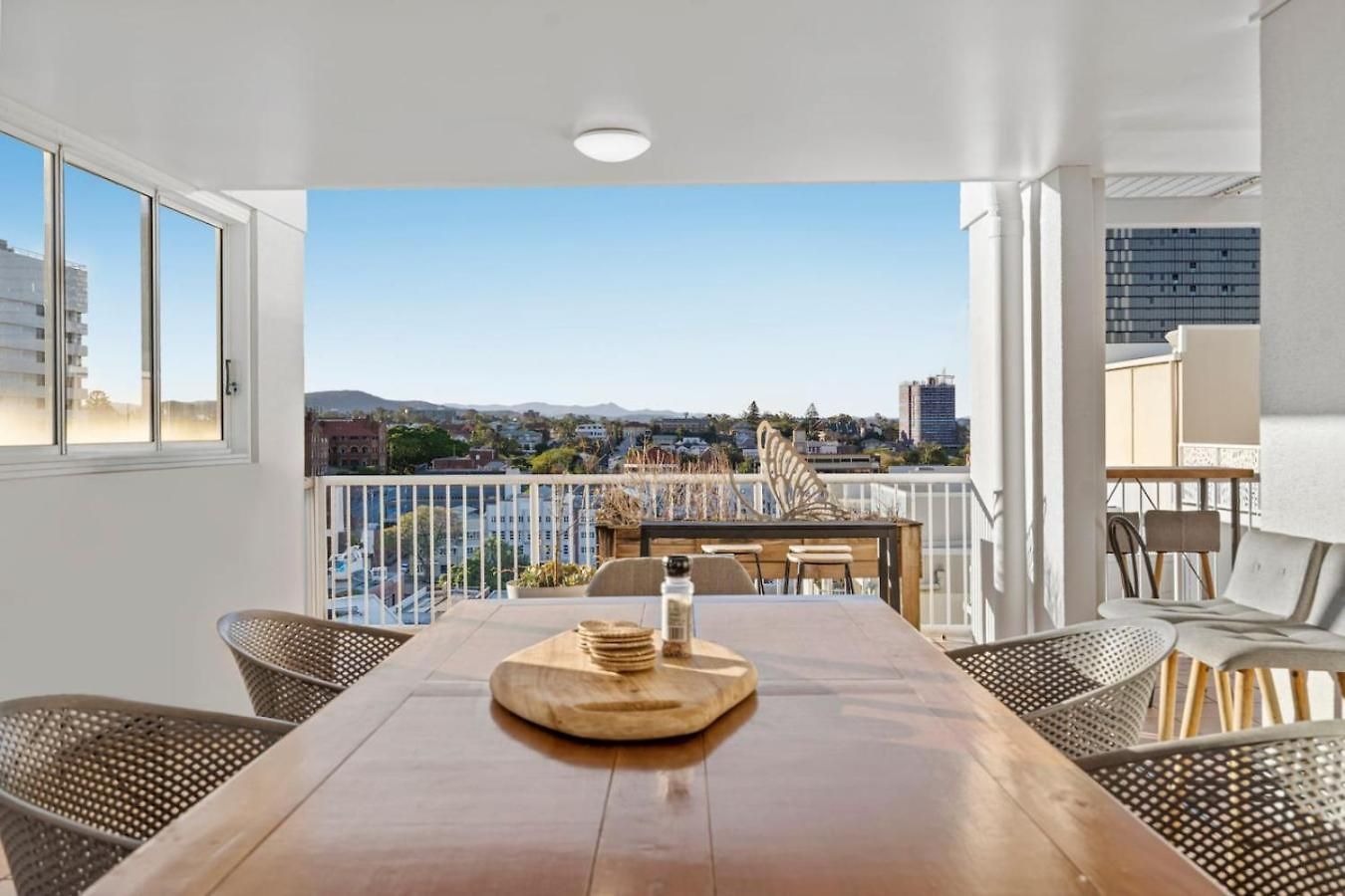 Modern 2br Retreat With Gym, Pool And Balcony *