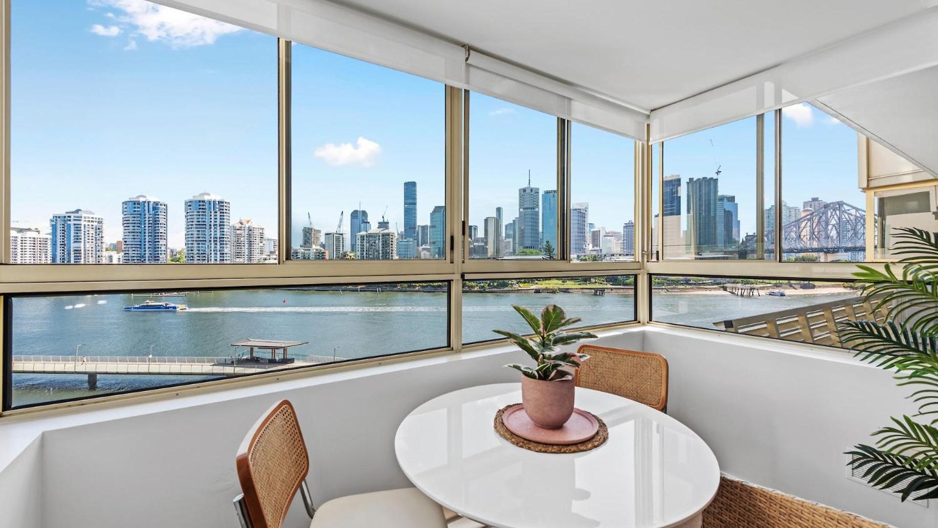 Apartment Sensational Cliff-top Waterfront Brisbane