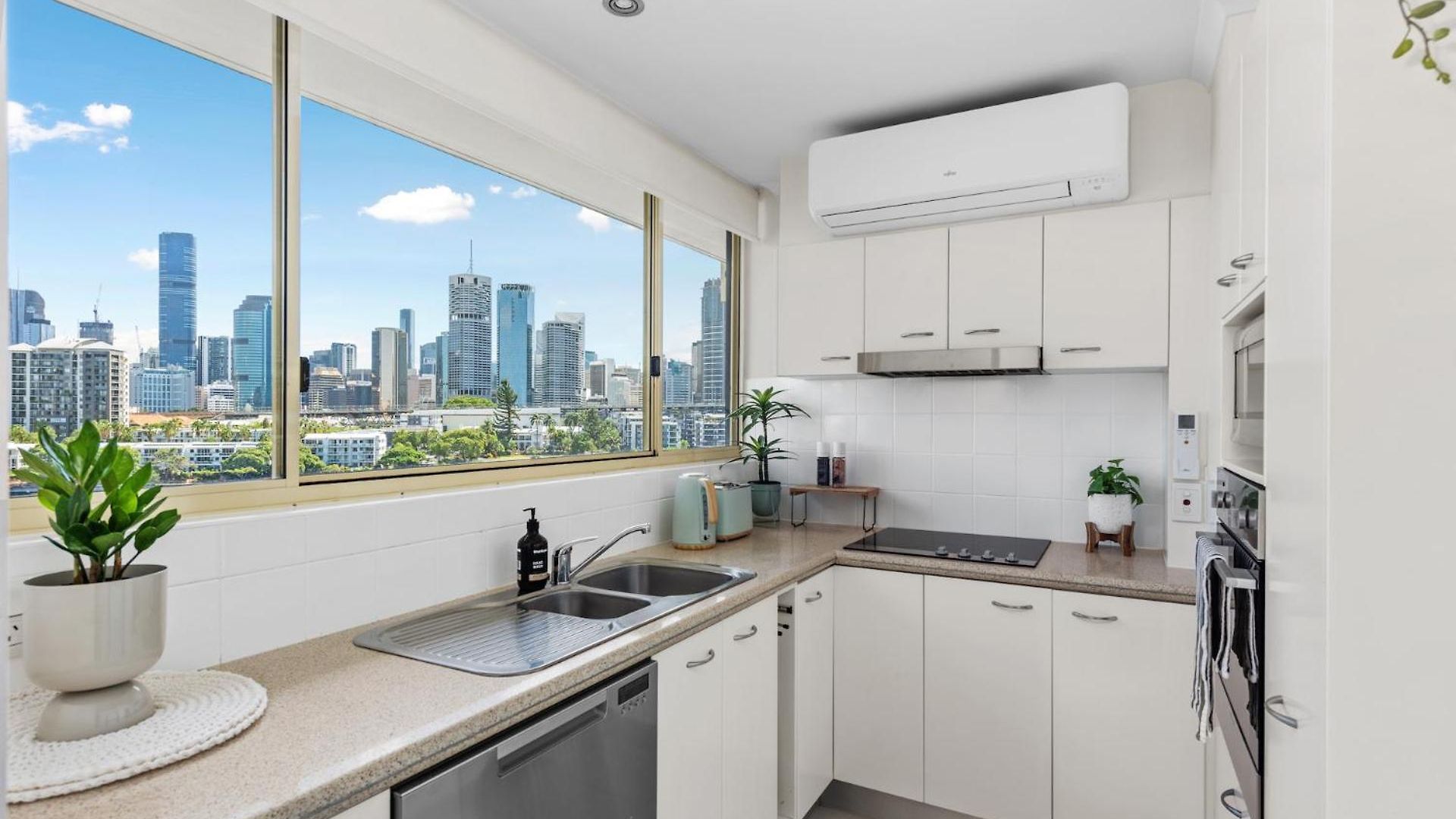 Sensational Cliff-top Waterfront Apartment Brisbane