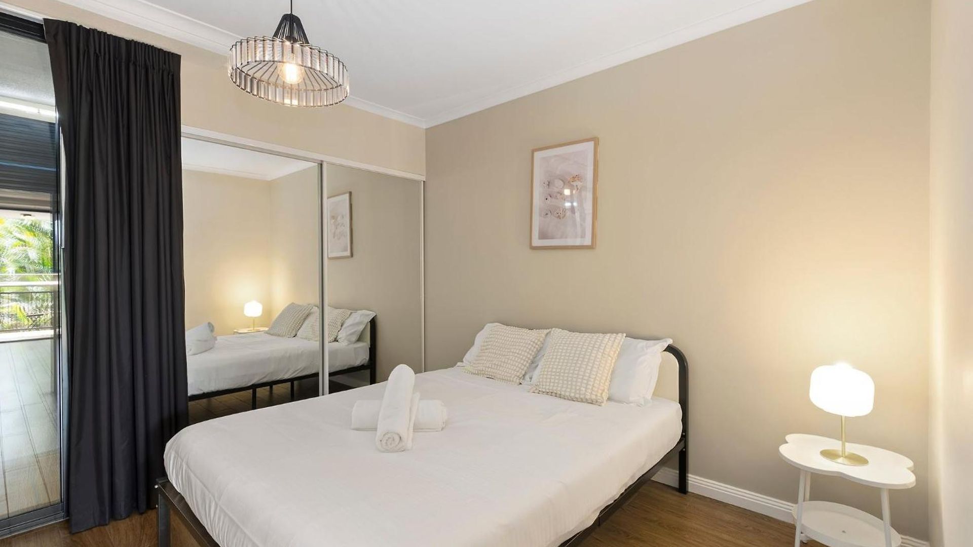 Modern Tropical 1br Oasis In Spring Hill Apartment