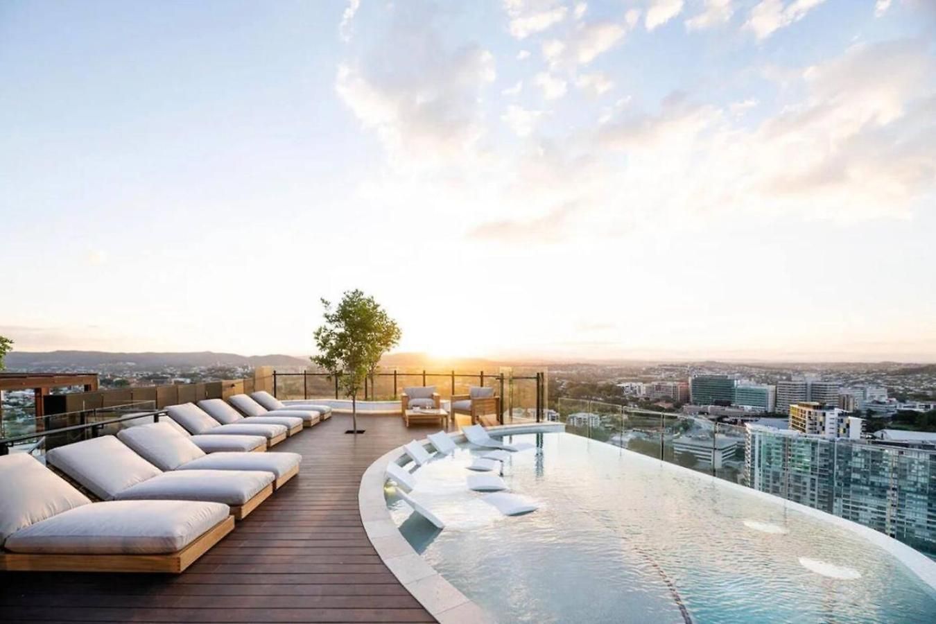 Apartment Style Infinity Pool Gym Chic 1 Bedroom Brisbane