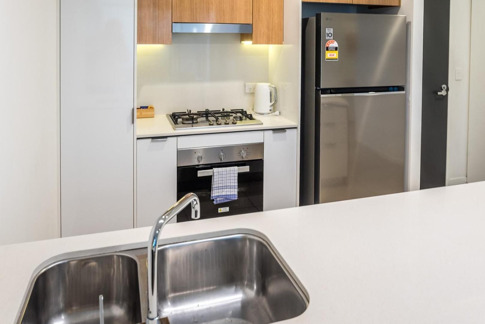 City-center Cozy 2bdr With Parking Apartment *