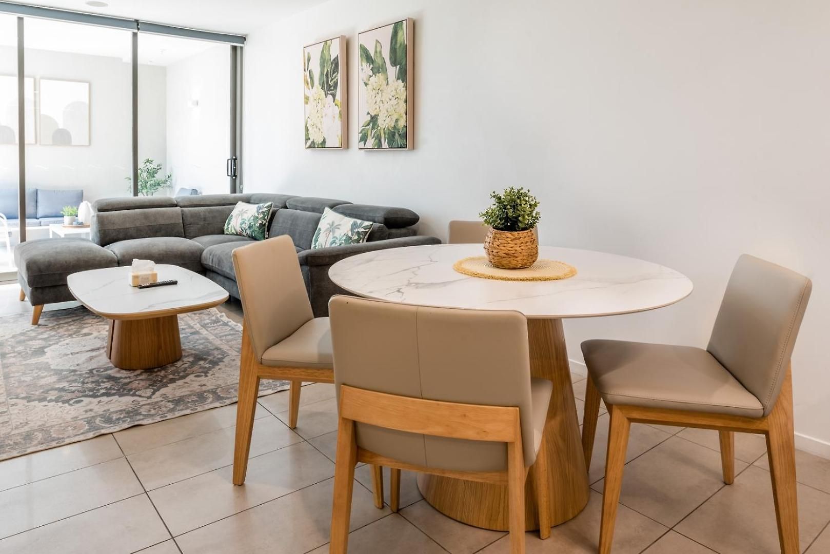 Apartment City-center Cozy 2bdr With Parking