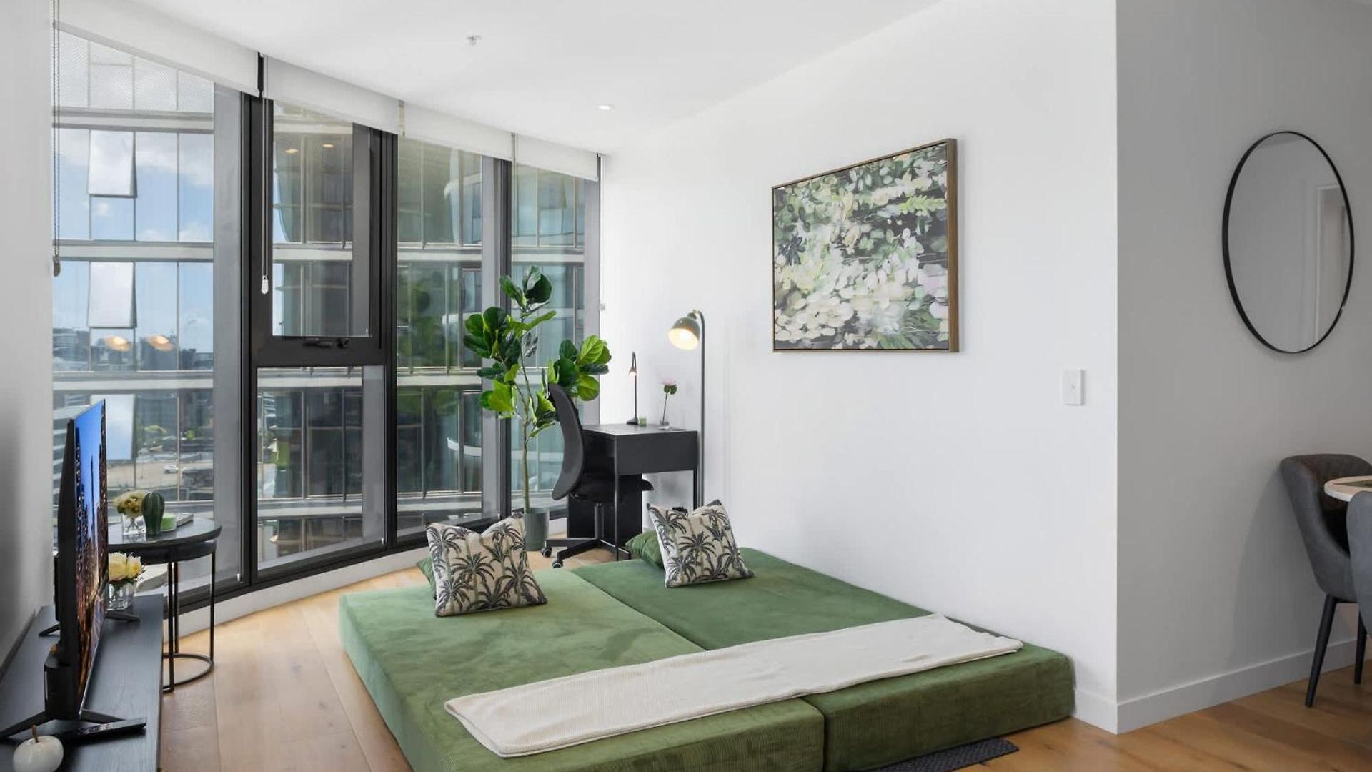 Valley Getaway - Rooftop Pool - Parking - Sleeps 6 Apartment *