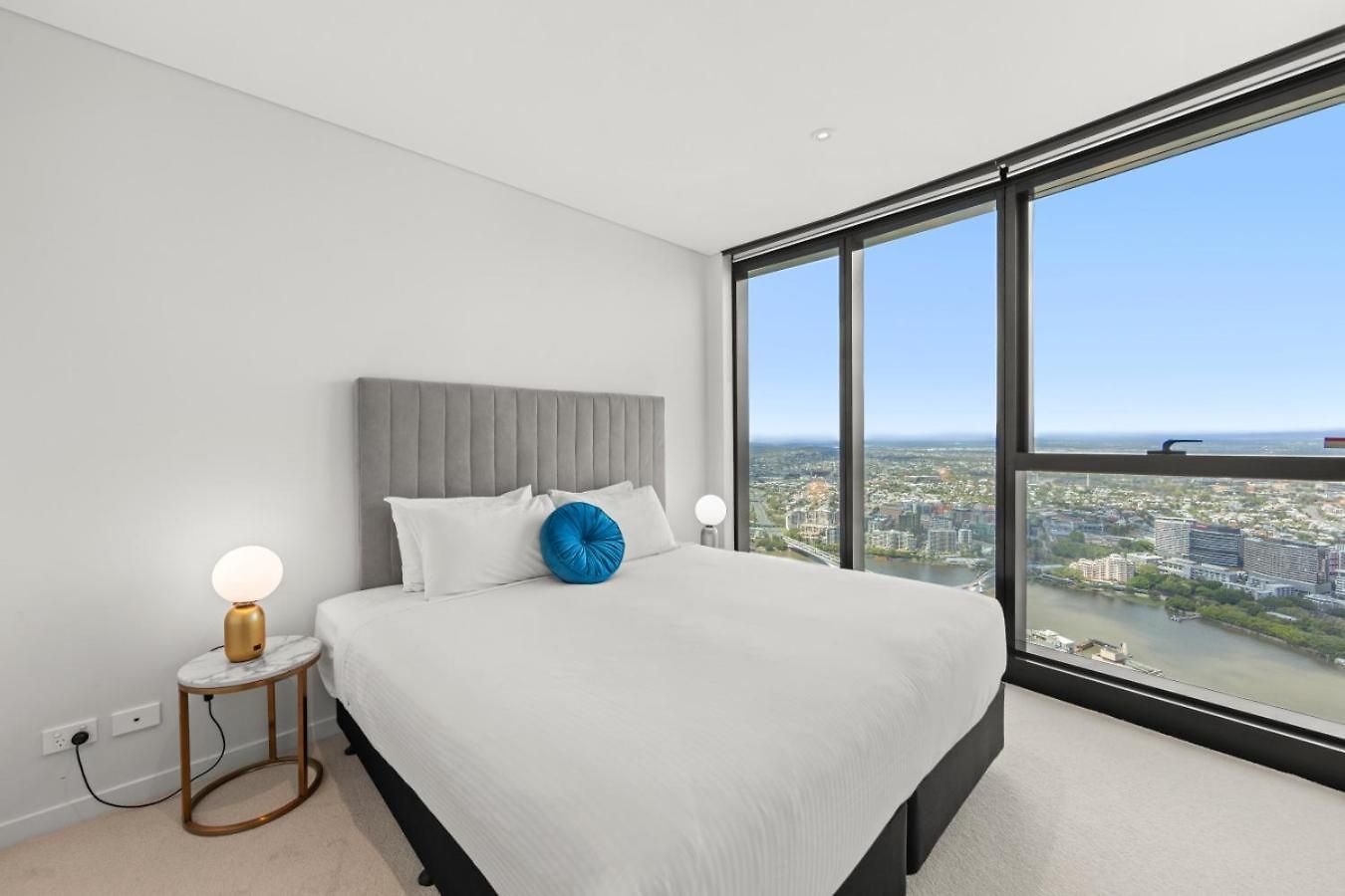 Apartment 1 Bedroom Sky High Escape With Stunning Views