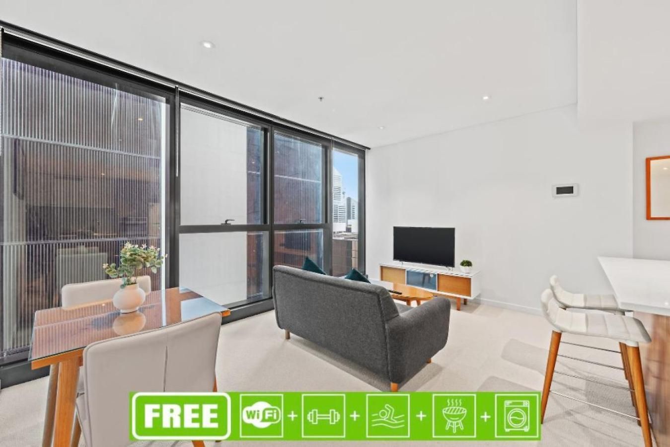 Apartment Compact 2br Designer With Skyline *