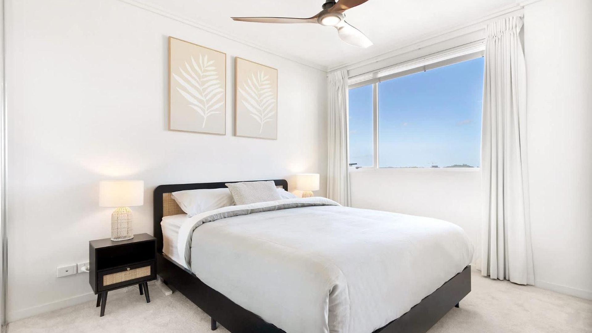 Spring Hill 2br, 2ba Retreat Sleeps 6 - Walk To Cbd With Pool, Free Parking, Balcony, Views, Fast Wi-fi & Gym Apartment Brisbane