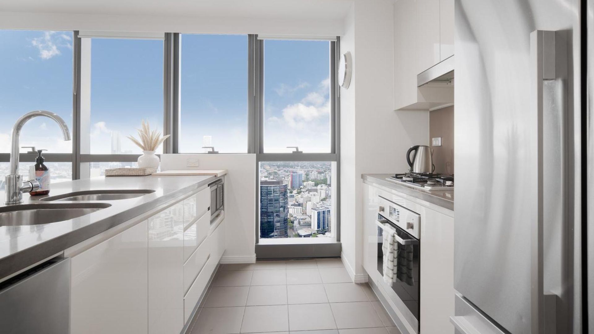 Apartment Meriton Soleil Breathtaking Views Heated Pool Gym C36