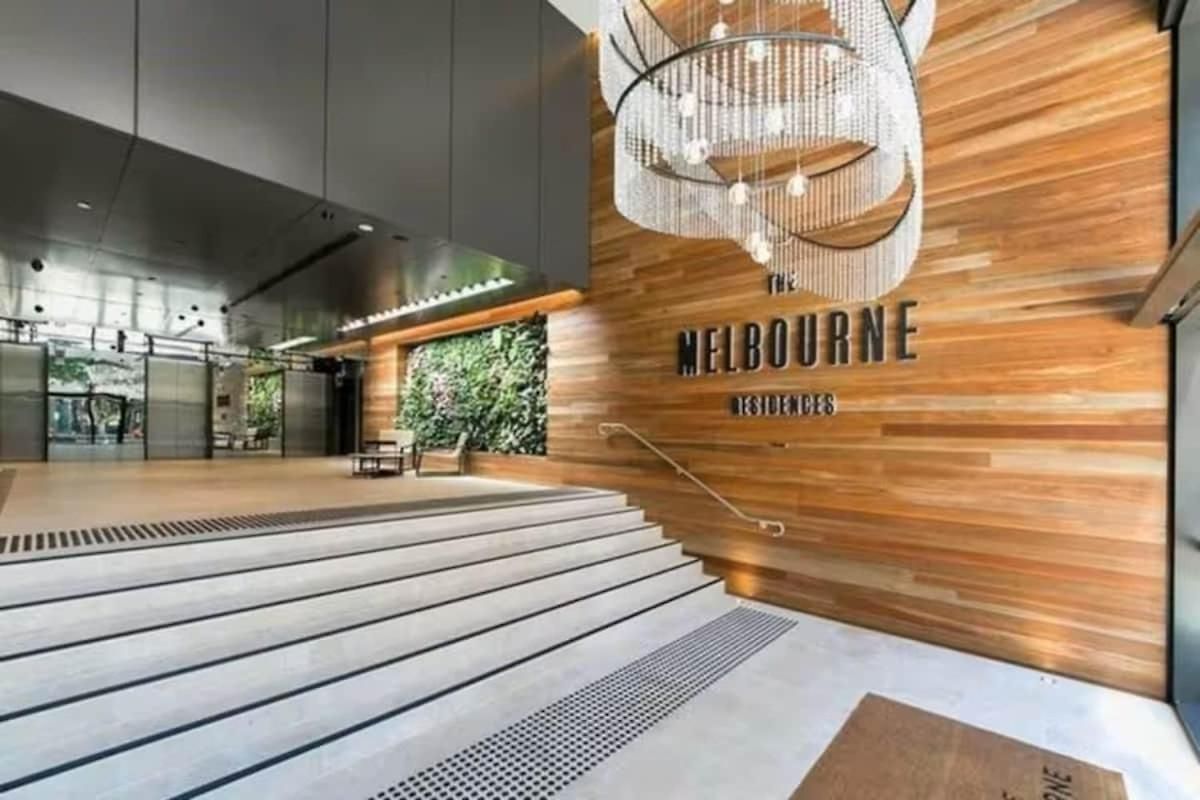 Level 10 Views 2br With Private Balcony & Parking * Brisbane