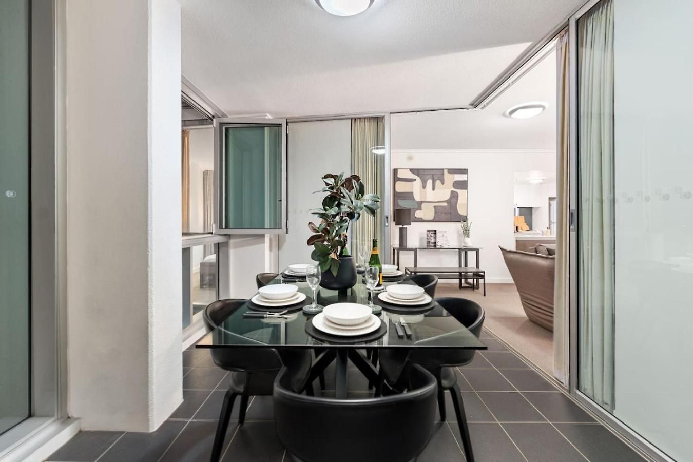 Dusk A Luxury 2bed 2bath Cbd Sky With Pool Parking And