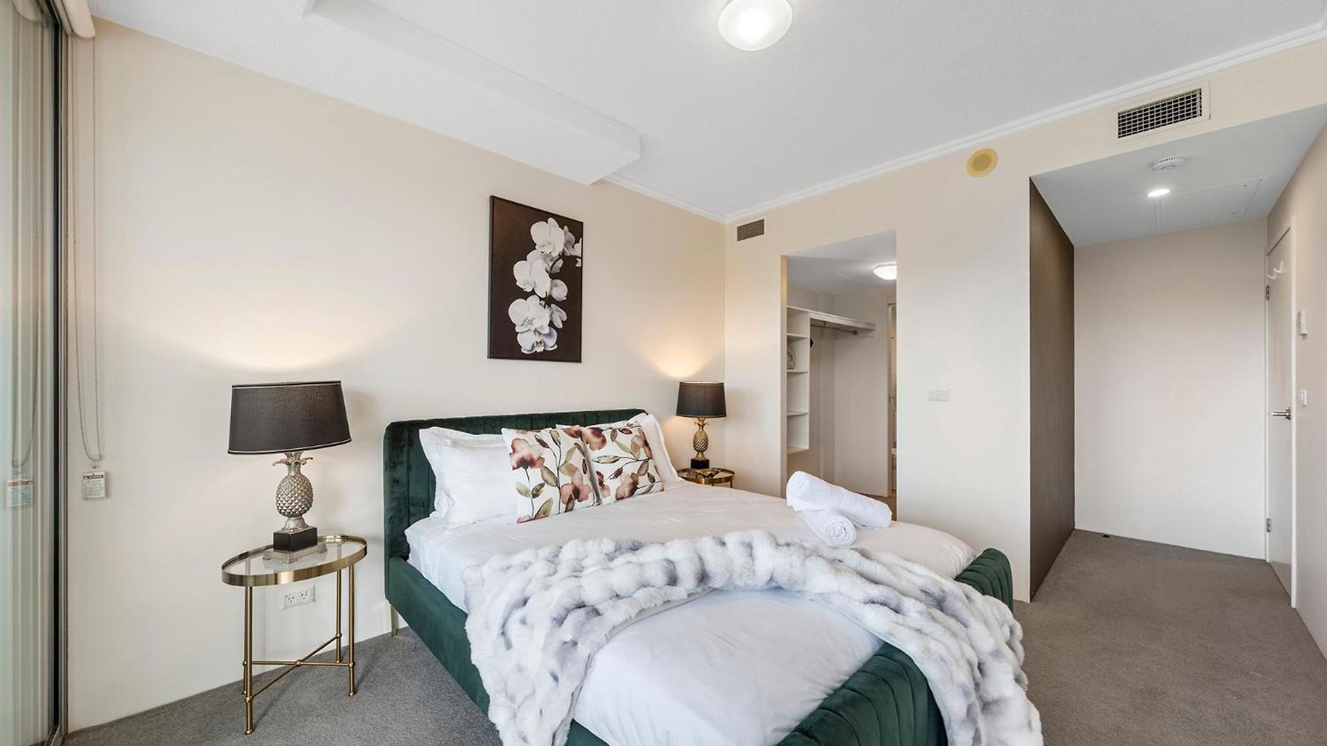 Stylish Roma Parklands Retreat - Stunning Park Views From Every Room, Heated Pool, Gym, Private Carpark, Suncorp Stadium, 10 Min Walk To Cbd Apartment