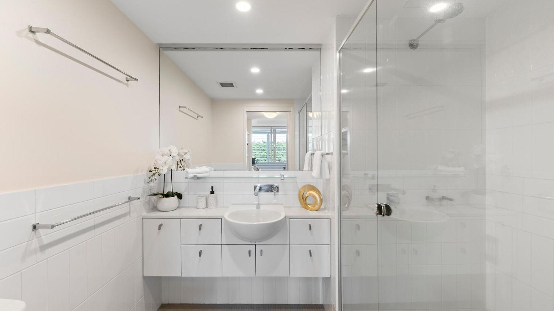 Stylish Roma Parklands Retreat - Stunning Park Views From Every Room, Heated Pool, Gym, Private Carpark, Suncorp Stadium, 10 Min Walk To Cbd * Brisbane