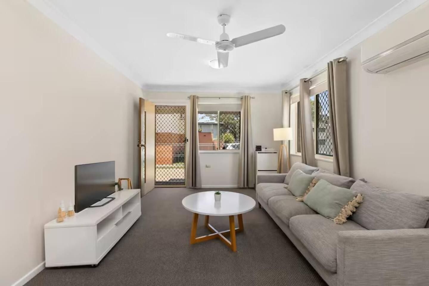 2br Unit In Acacia Ridge Near And Motorways Ar1 Brisbane