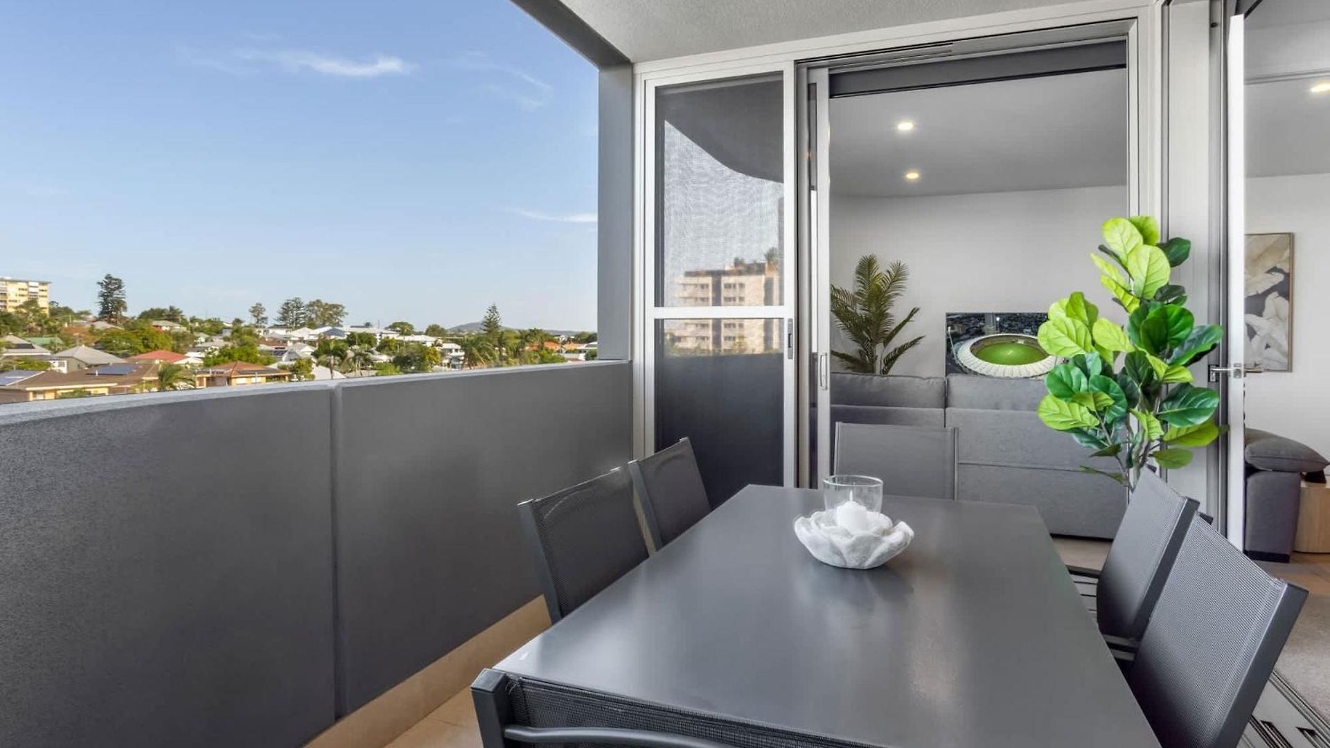 Gabba Retreat - Rooftop Pool & Stunning View Apartment