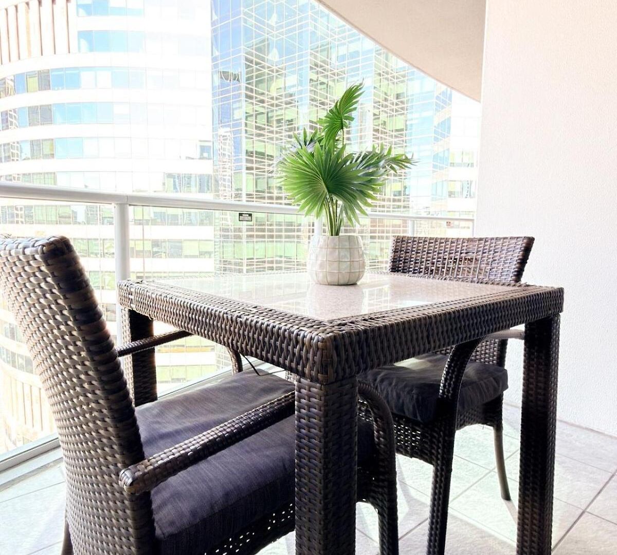 Direct Story Bridge Views - Sleeps 6 - Parking - Apartment *