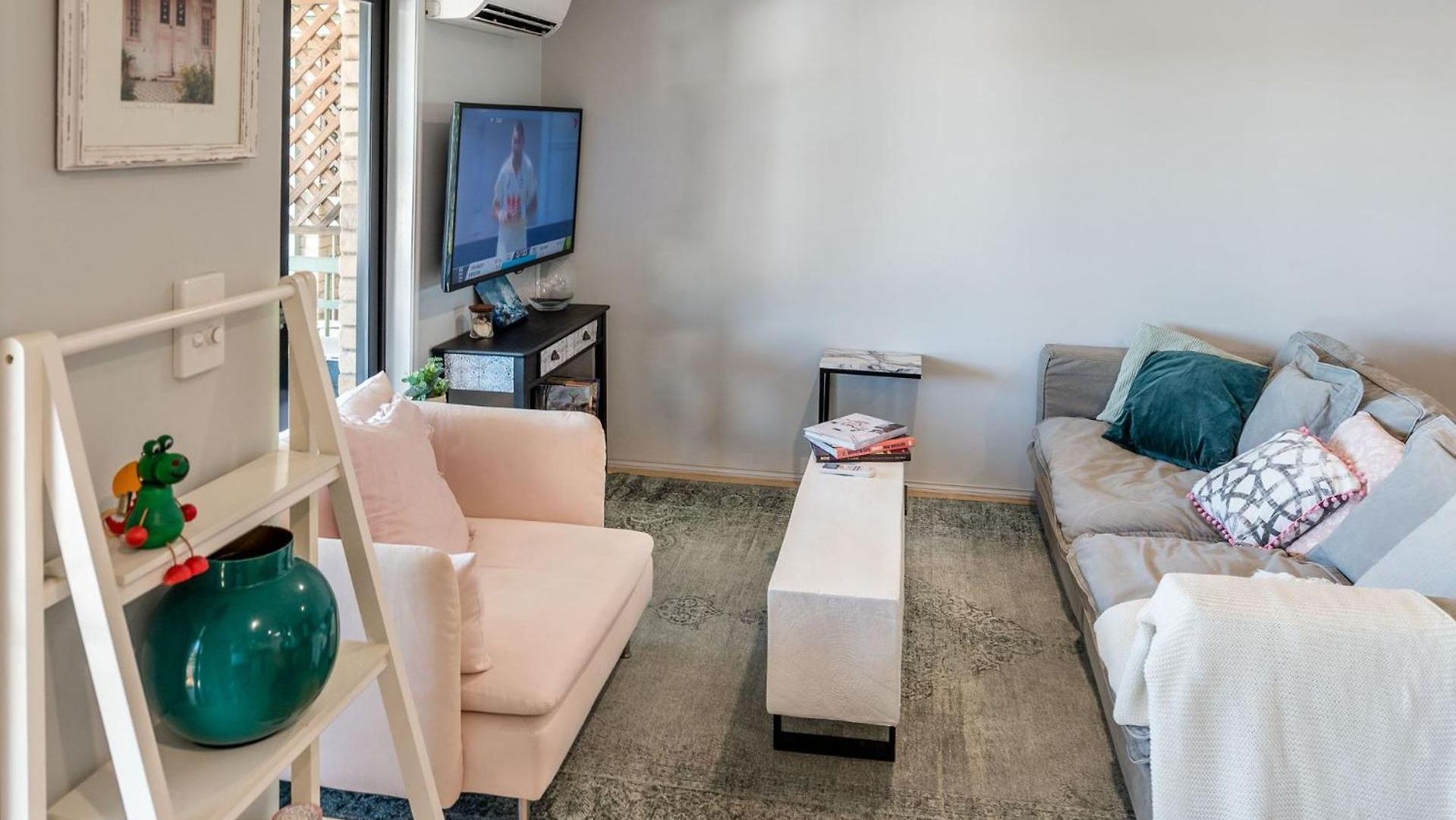 Pulse Hideaway Steps To Valley & Cbd
