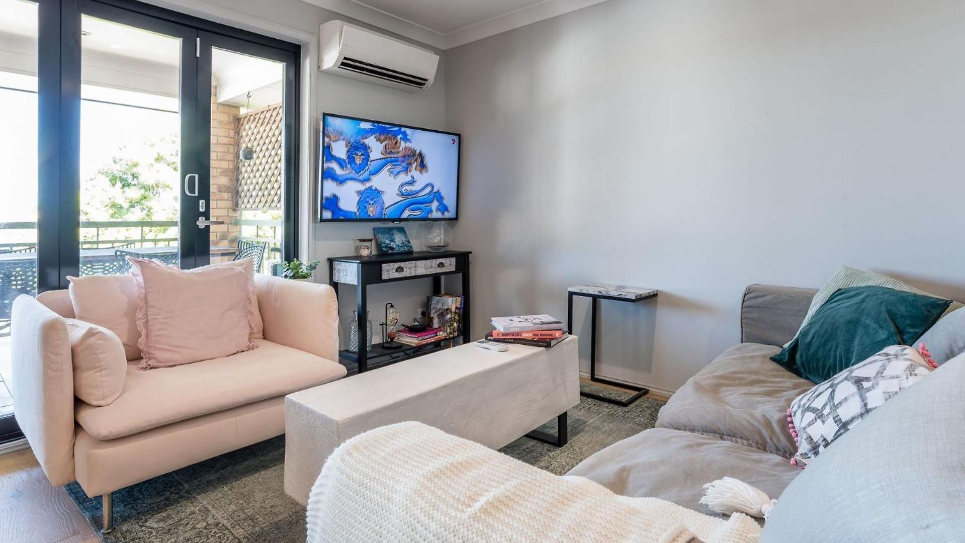 Pulse Hideaway Steps To Valley & Cbd Apartment *