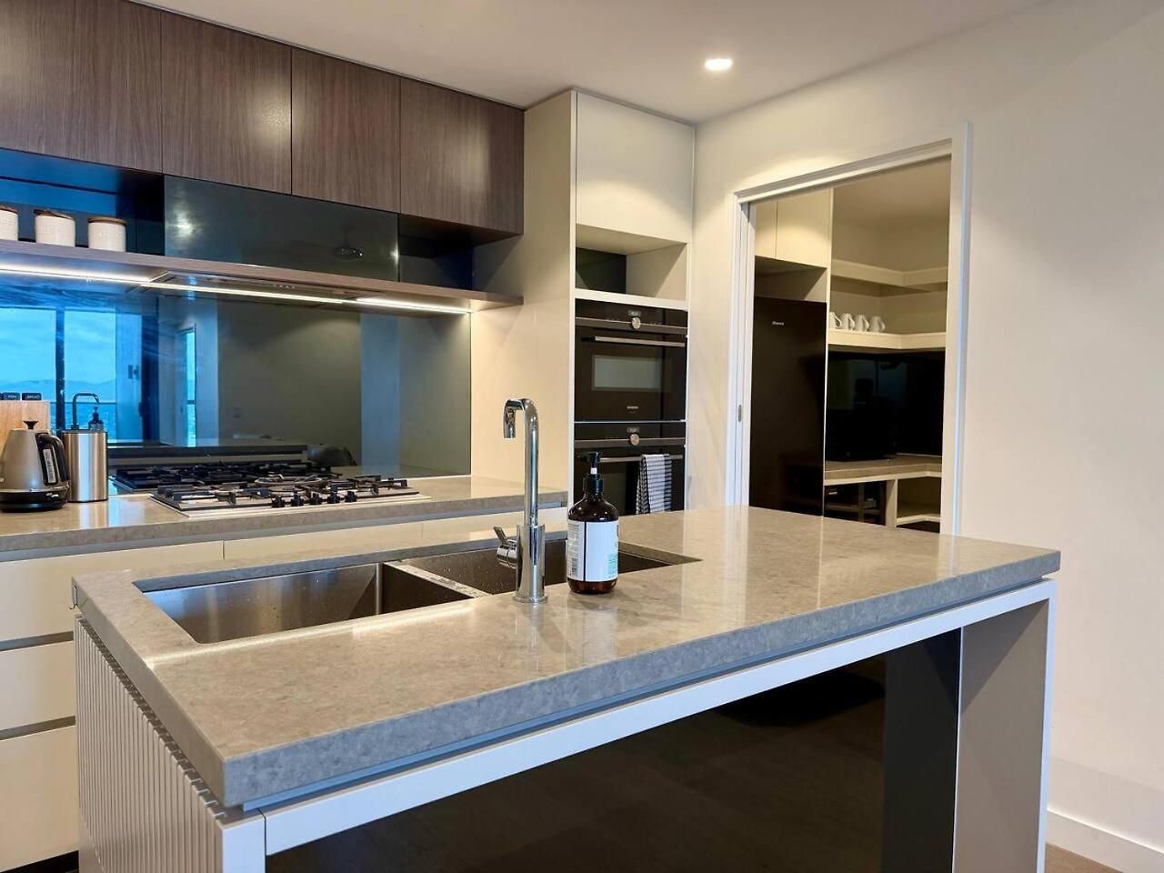 Luxury 3-bedroom With And River View Brisbane