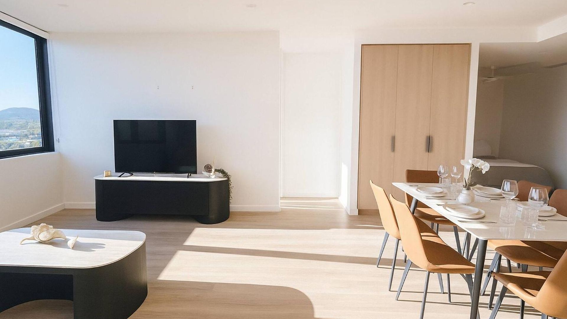 Milton Oasis Level 16- Luxury Near Milton Station Apartment *