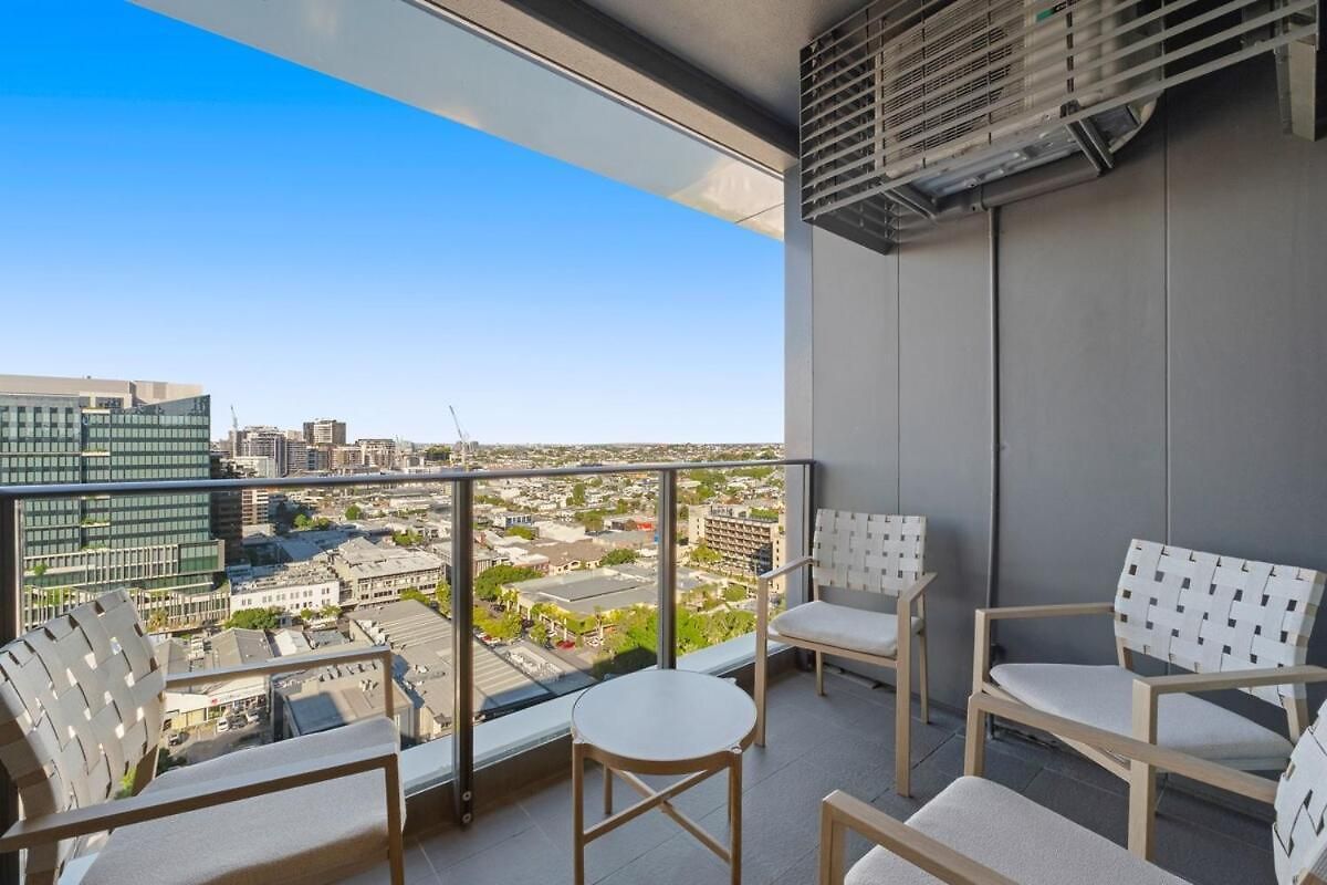 Immaculate Floor Views - 2bed-2bath-1car-pool