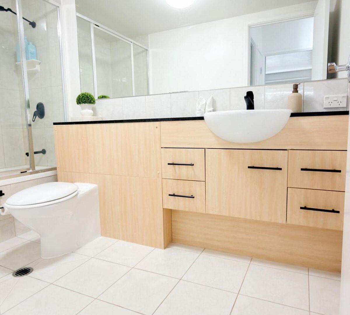 South Bank Penthouse - Streets Access - Free Parking