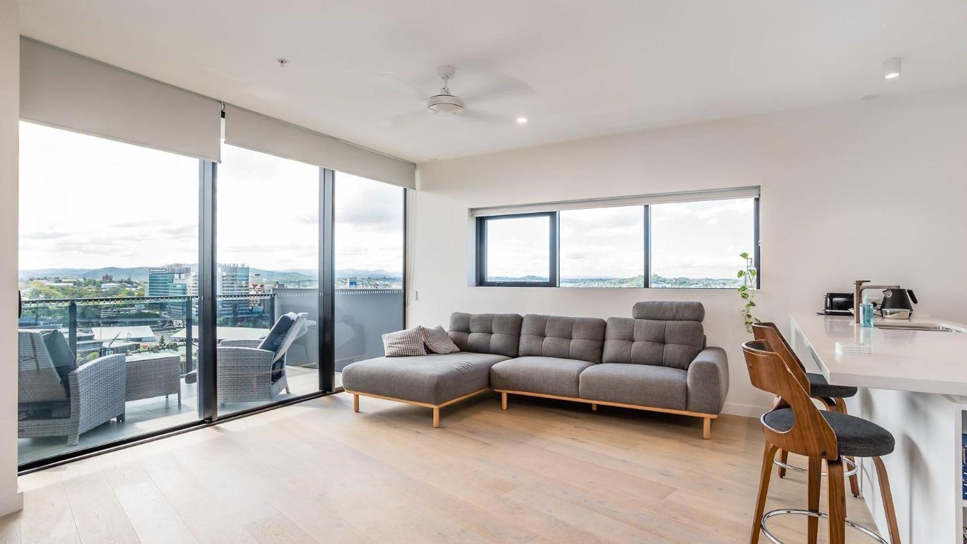 Bright Bowen Hills Apartment, Close To Life *