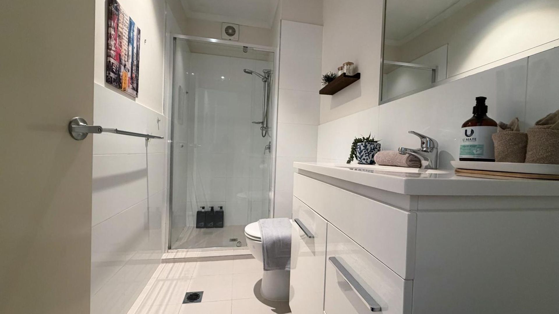 2b2b With Courtyard - Close To Cbd - Free Parking Apartment *