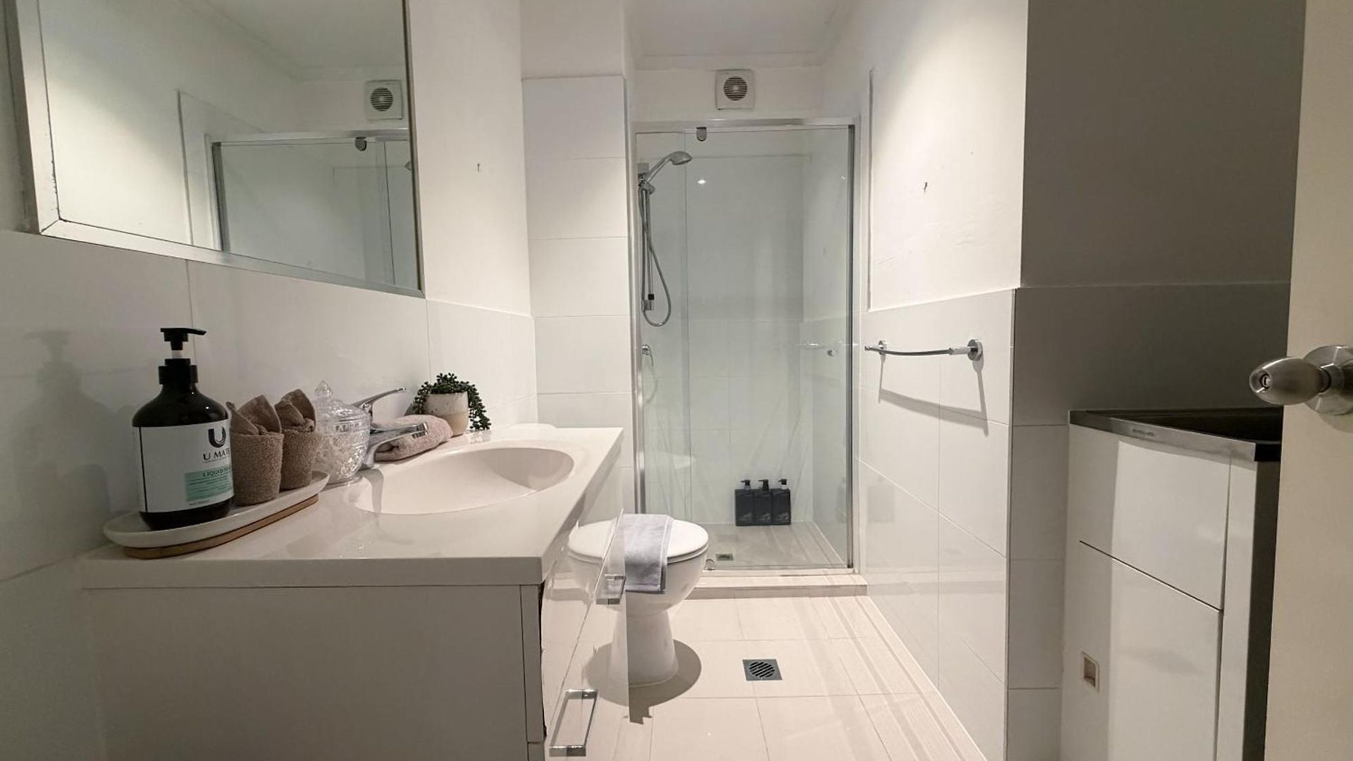 2b2b With Courtyard - Close To Cbd - Free Parking * Brisbane
