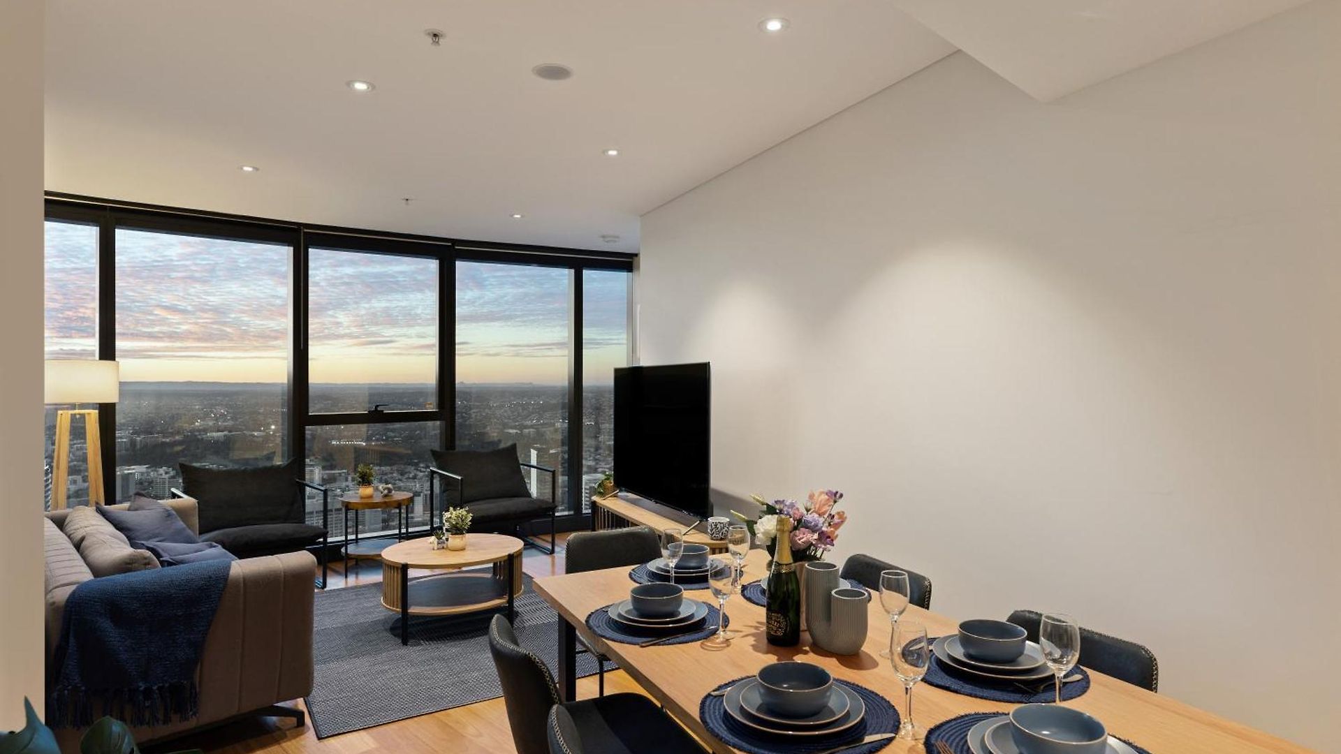 Apartment Skytower 72nd Floor 3br With Parking, Pool And Gym