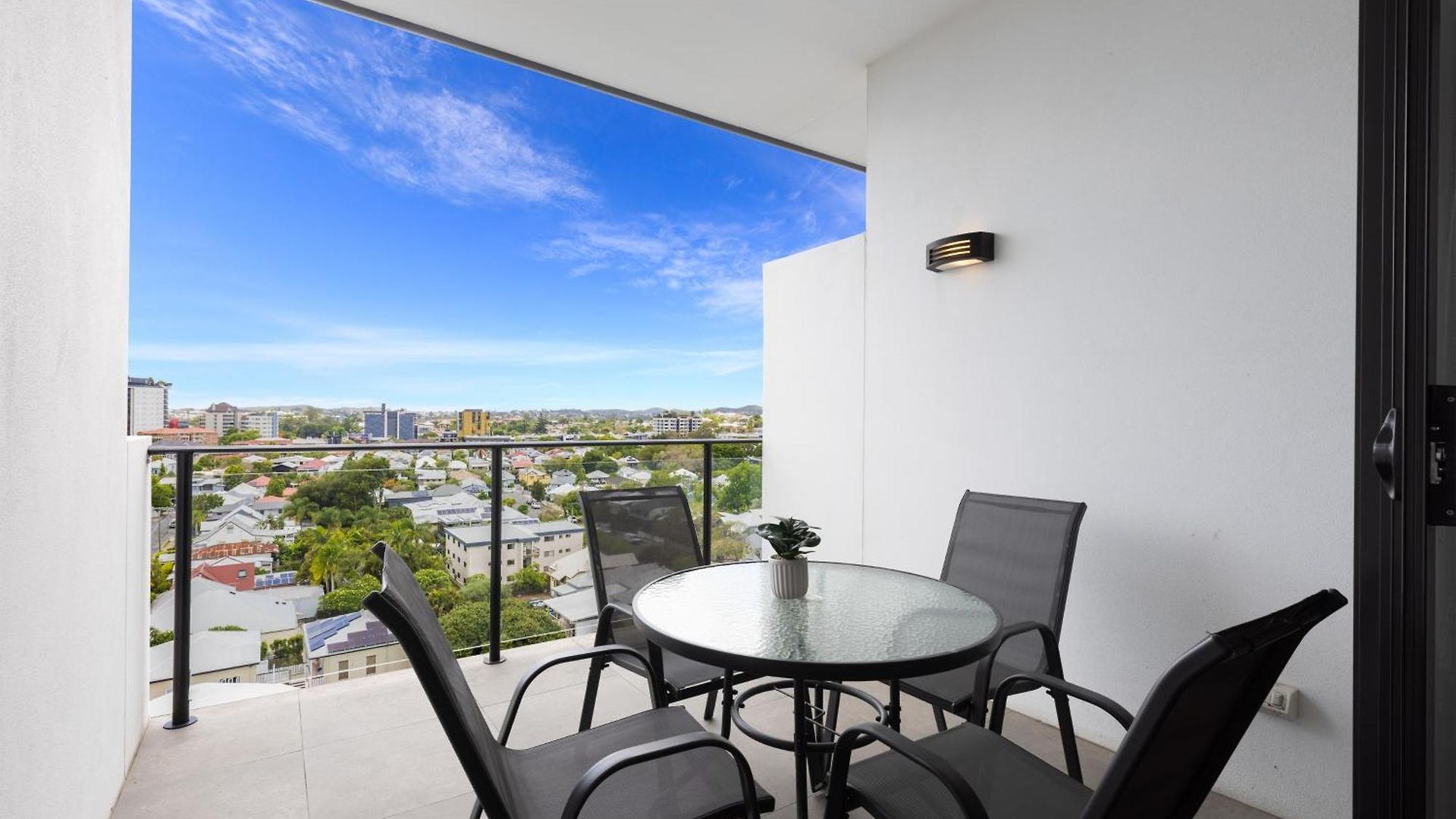 Spacious Panoramic 2br Apartment, Parking And Views Brisbane