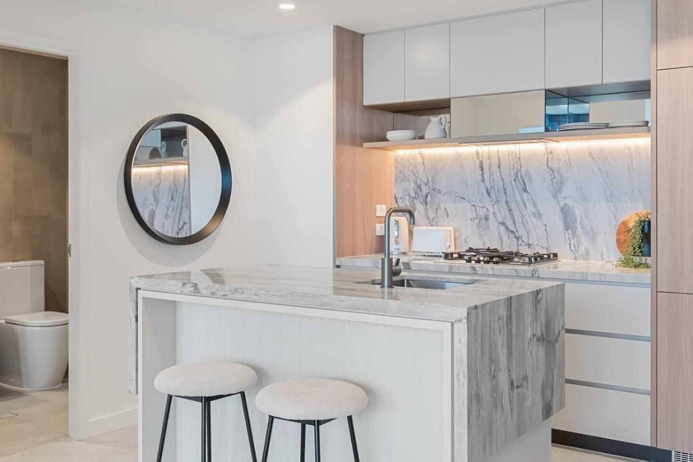 Stylish 1br Retreat With Stunning High-rise Views *