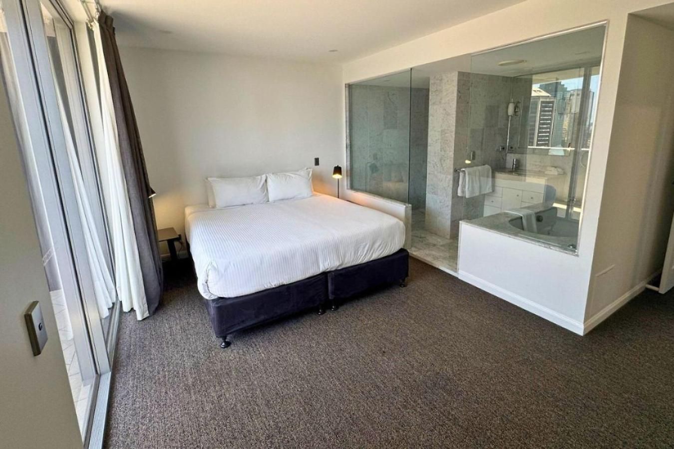 Contemporary 3br Getaway In Cbd Apartment *