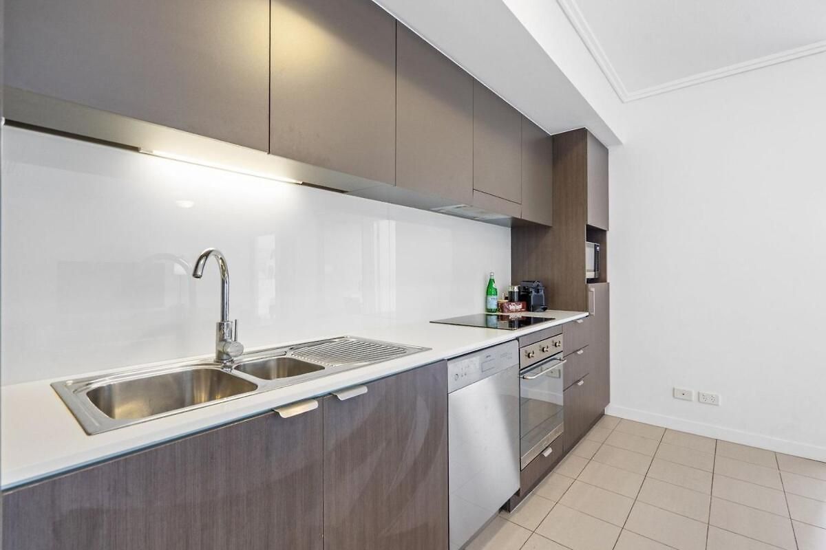 Modern 2 Bedroom - Short Stroll To St Apartment