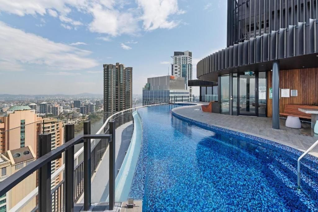 Apartment Premium Unit W/ Rooftop Pool In The Heart *