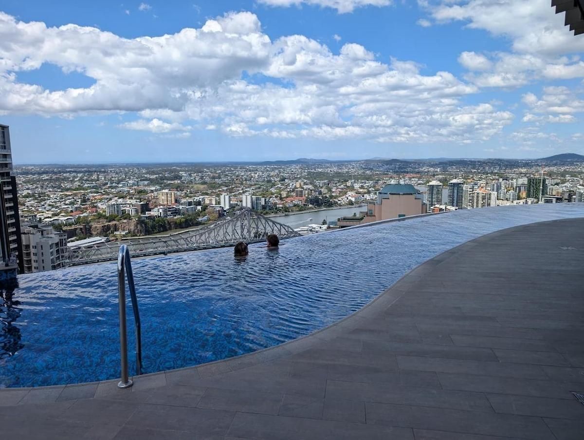 Premium Unit W/ Rooftop Pool In The Heart