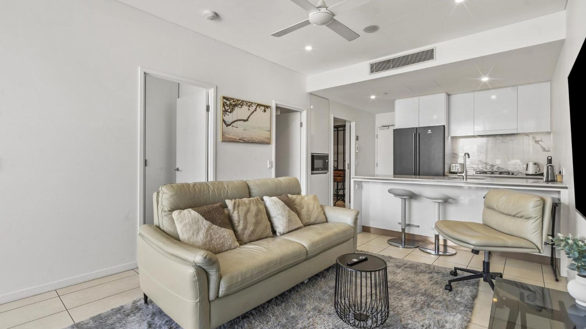 Stylish 2-bed In South