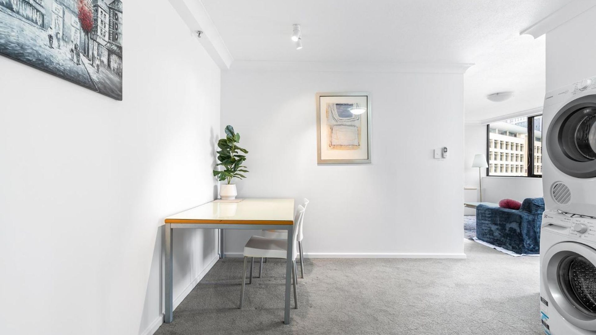 Bright Inner-city Near River View Apartment