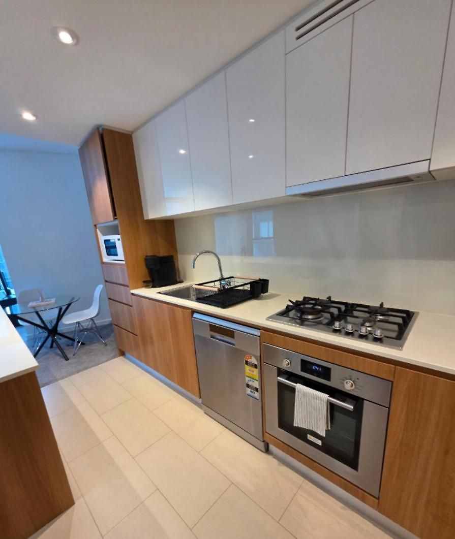 Upper Skyrise Unit Cbd Pool Gym Brisbane