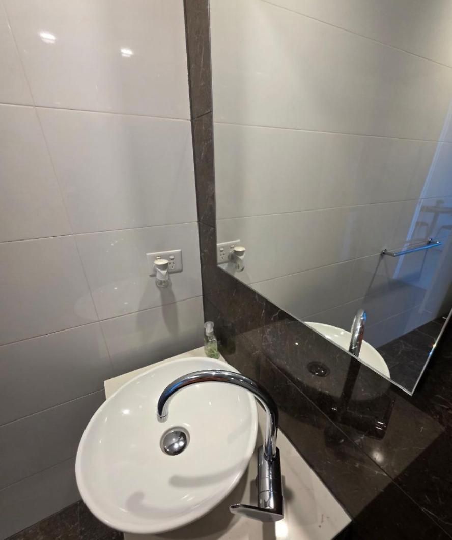 Upper Skyrise Unit Cbd Pool Gym Apartment Brisbane