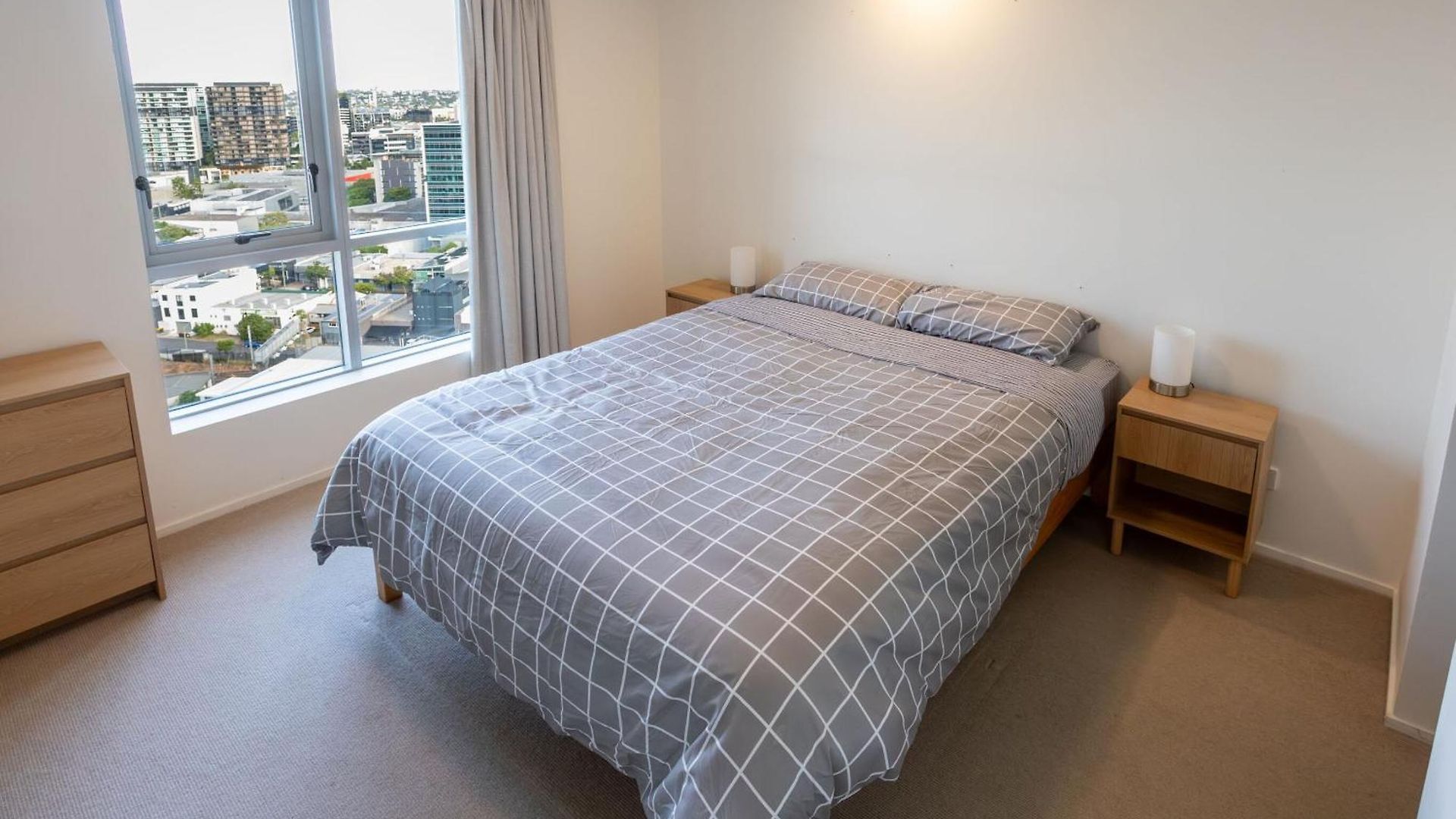 Modern Pad, 1-min To Showgrounds