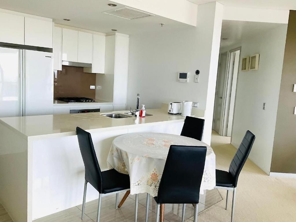 Modem Two Bedroom In Inner Cbd Apartment