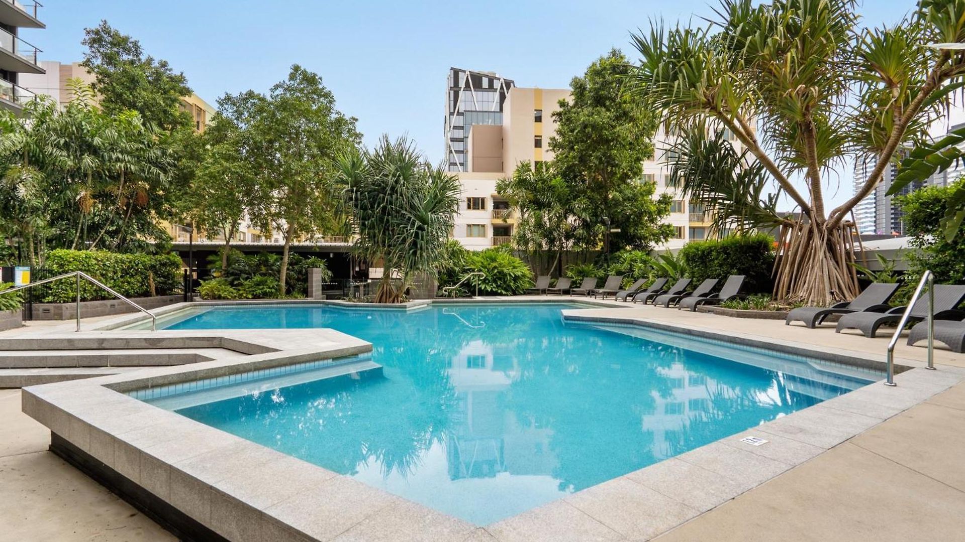 Bright 2-bed In Bowen Hills Apartment *