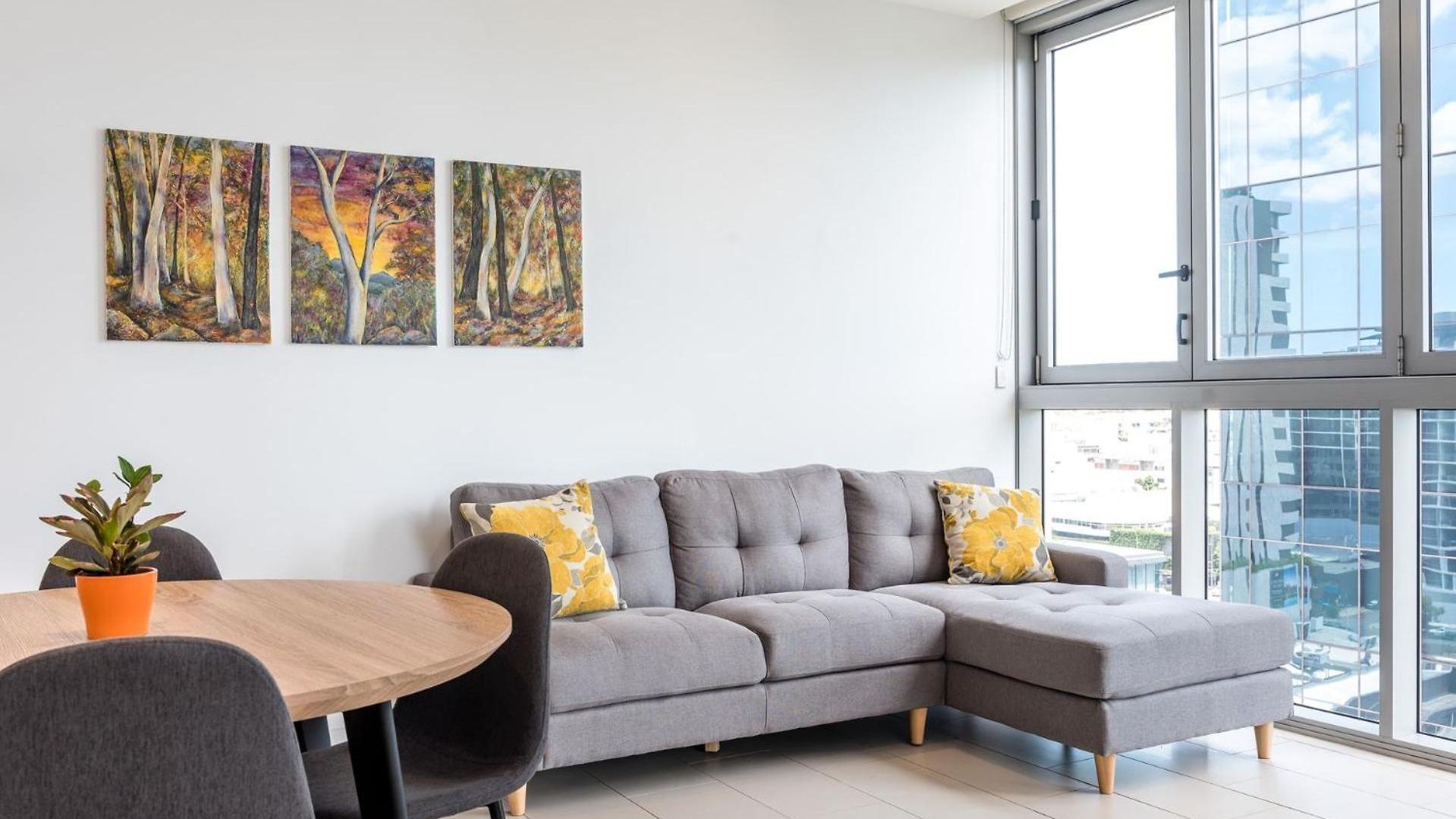 Fortitude Valley Escape With Pool, Gym & Parking Apartment Brisbane