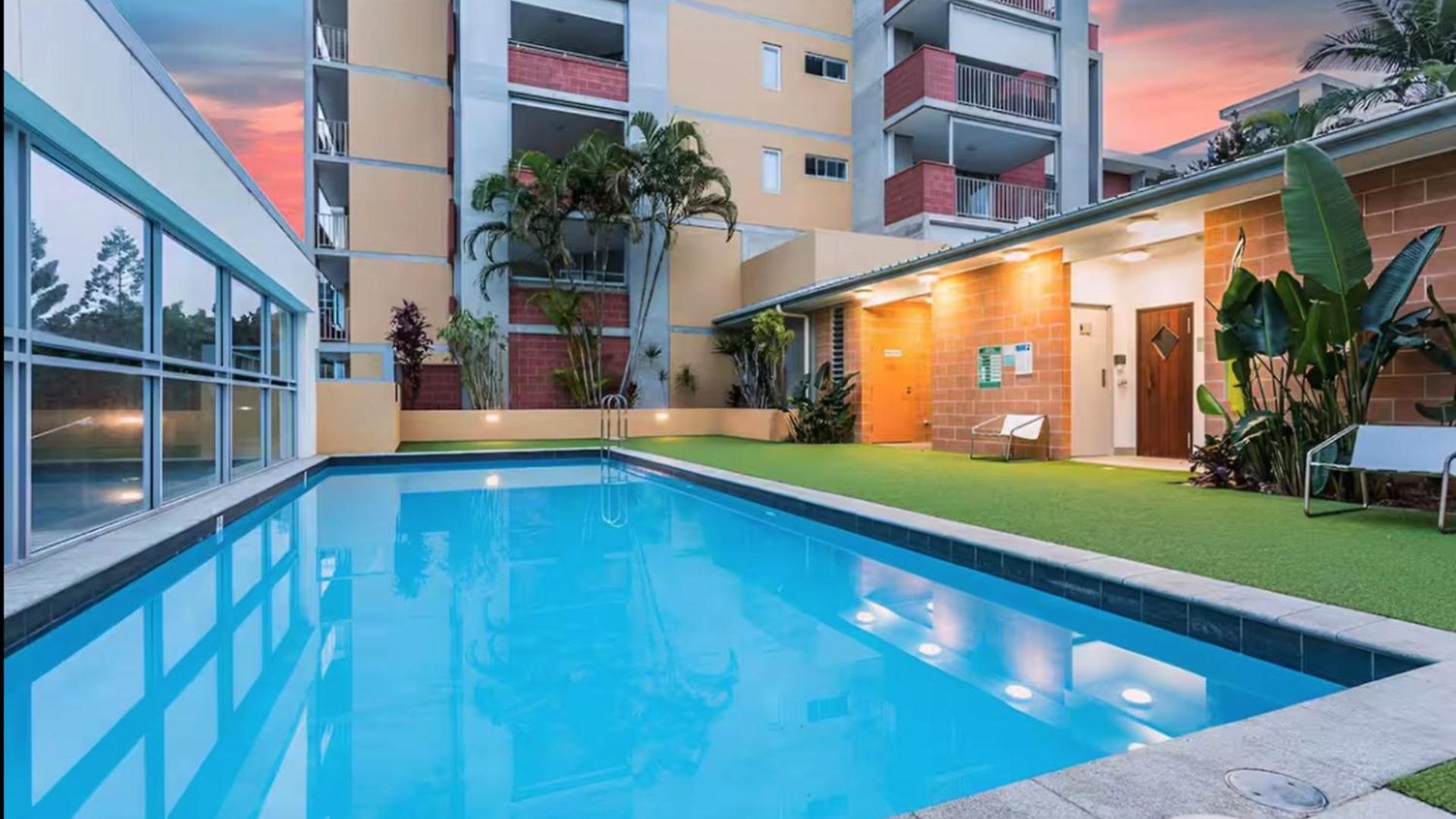 Stylish 2 Bdr Near Qut And Rbwh With Parking Brisbane