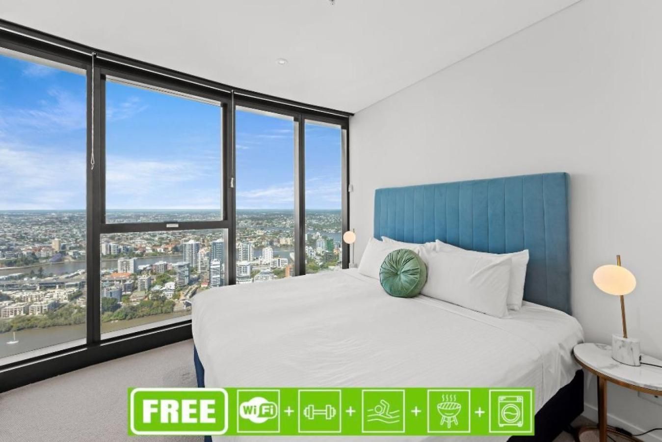 1 Bedroom Sky High Escape With Stunning Views Apartment *