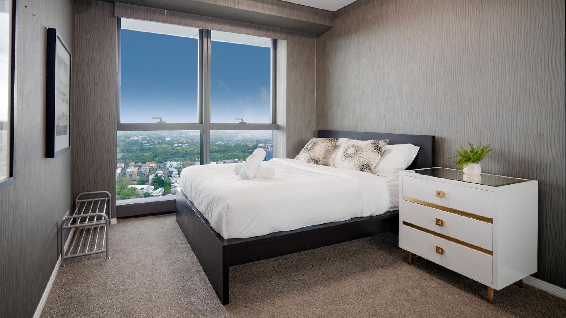 Apartment Meriton Soleil Breathtaking Views Heated Pool Gym C36