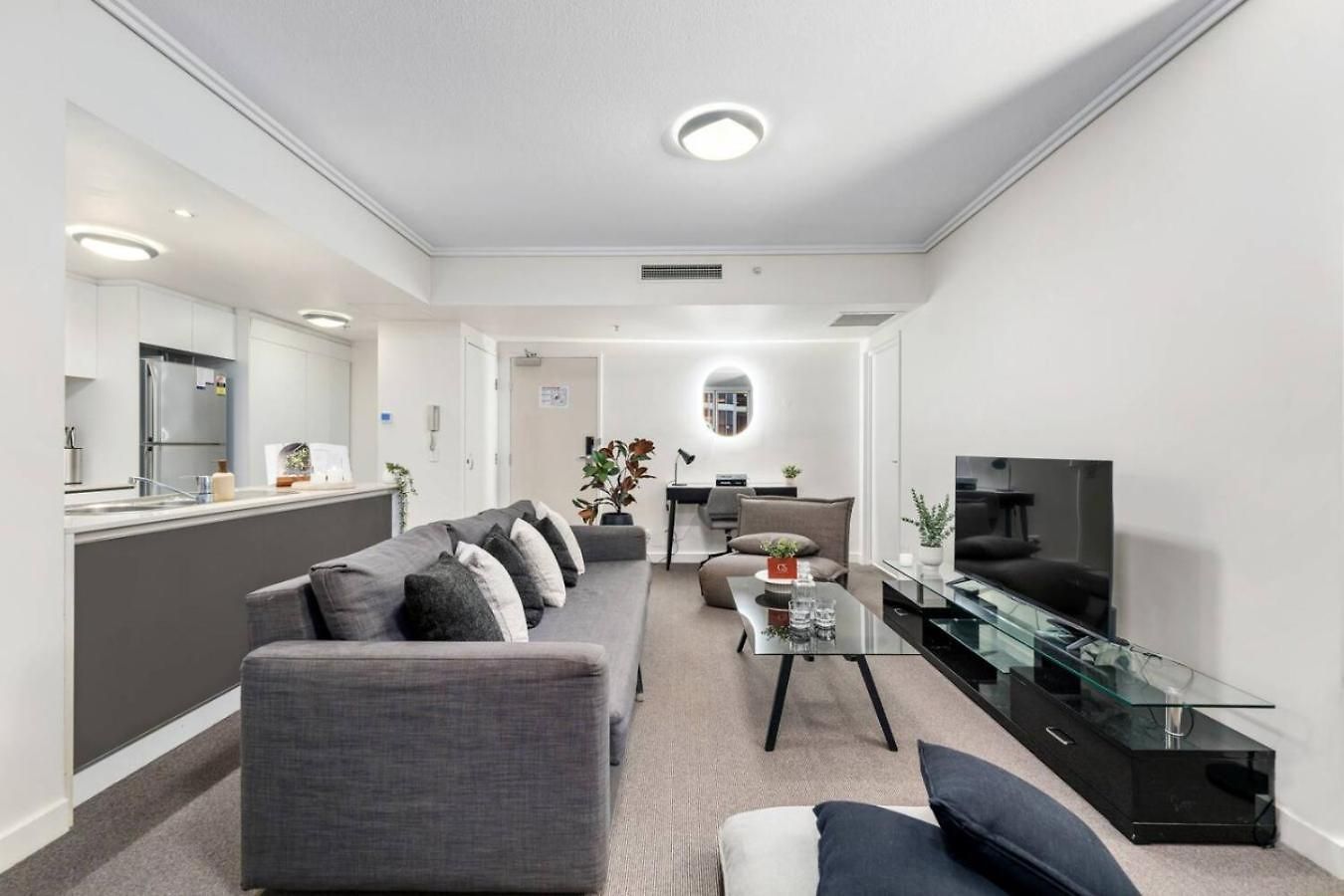 Dusk A Luxury 2bed 2bath Cbd Sky With Pool Parking And Apartment Brisbane