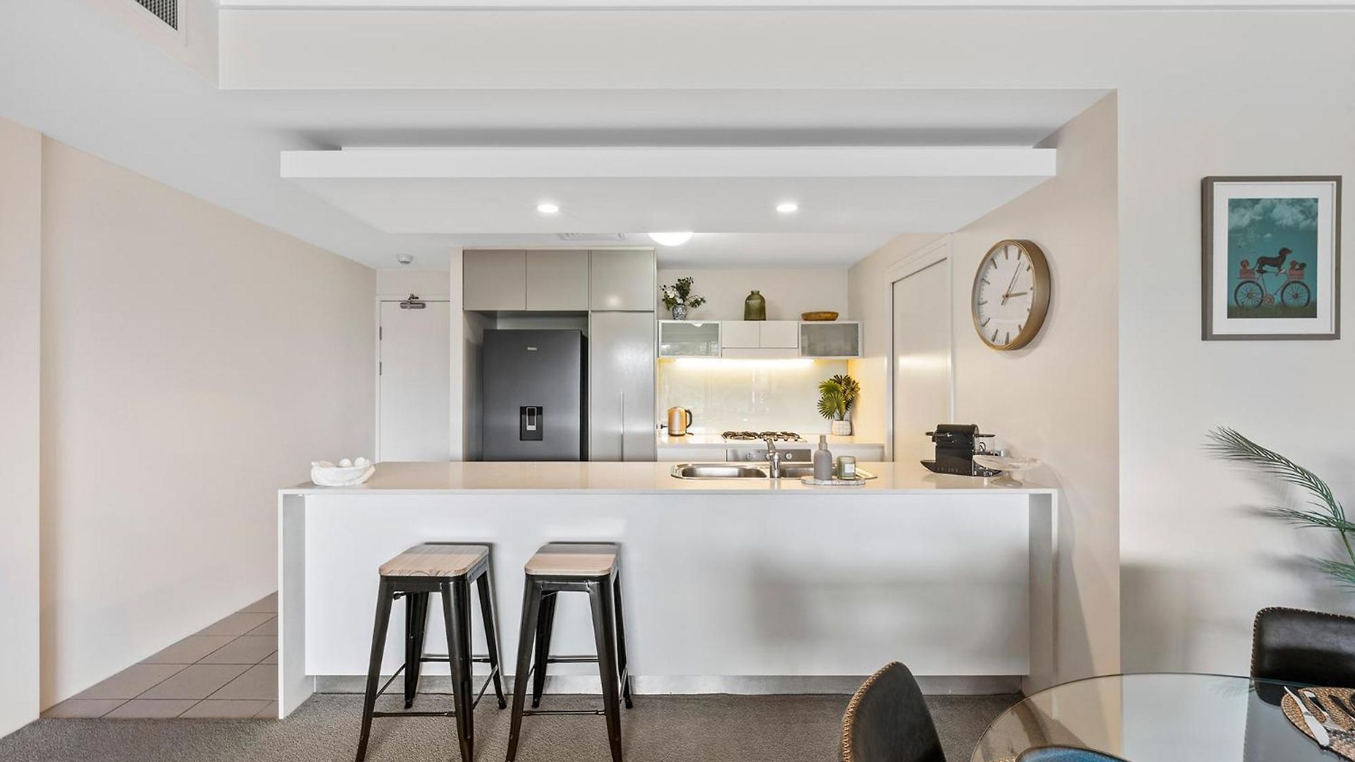 Apartment Stylish Roma Parklands Retreat - Stunning Park Views From Every Room, Heated Pool, Gym, Private Carpark, Suncorp Stadium, 10 Min Walk To Cbd